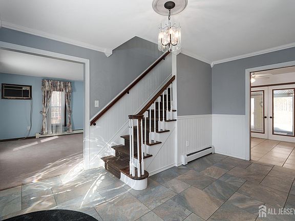 5th image of 304 Schoolhouse Rd