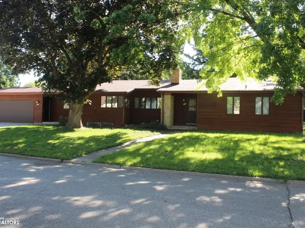 635 Center Ave, Garner, IA 50438