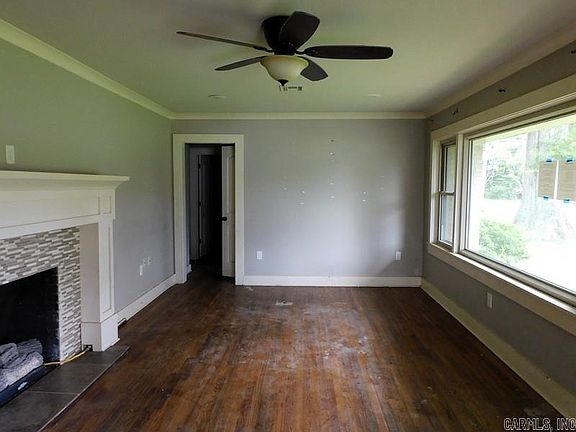 5th image of 302 W 2nd St