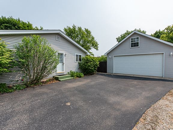 4th image of 18109 W Manitowoc Ct