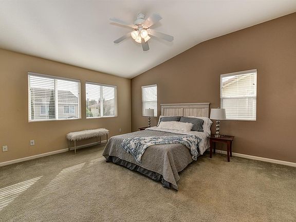 3rd image of 751 Deer Park Dr