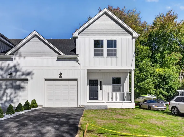 11 Lorenzo St, Worcester, MA 01604