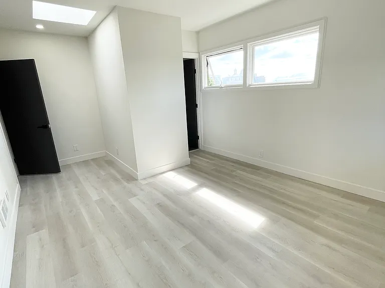 4253 Howe St #A — Photo 33
