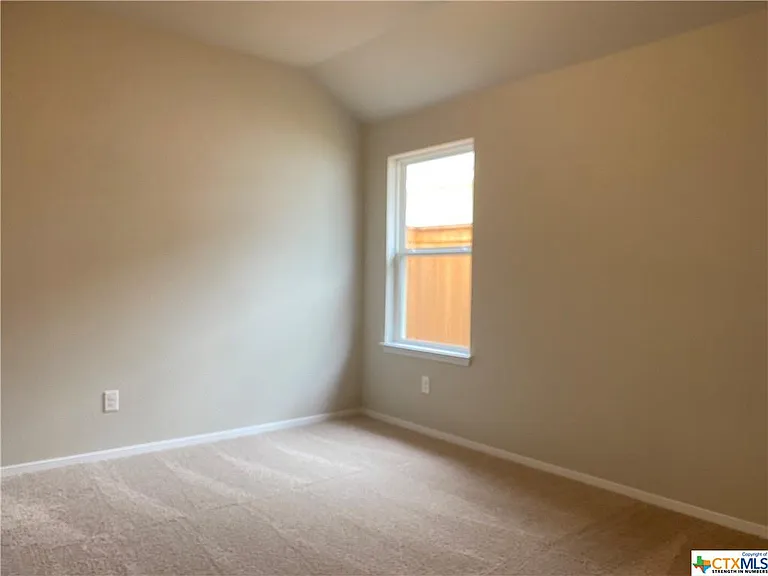 132 Lyndon Dr — Photo 40