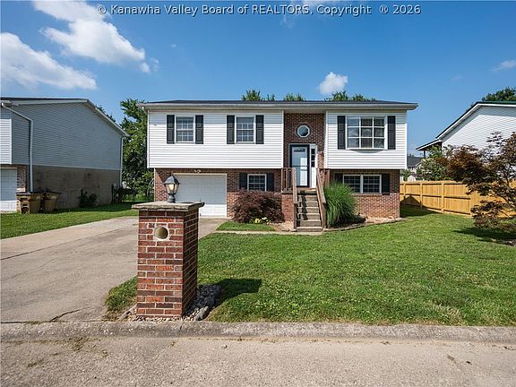 3rd image of 111 Hampton Ln