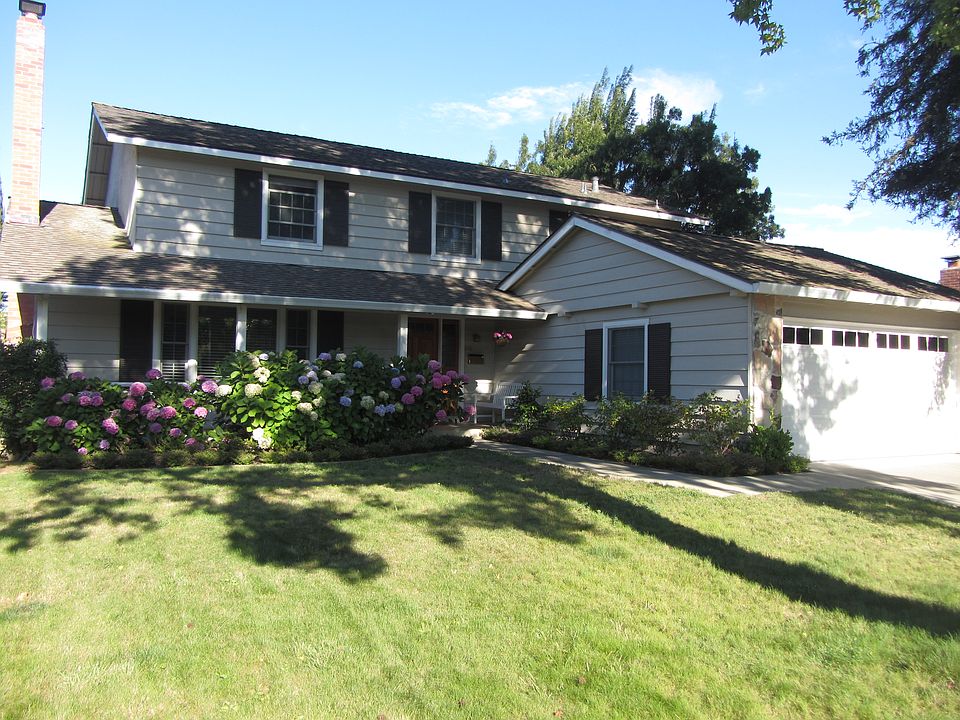 1st image of 880 Spinosa Dr