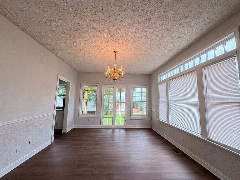 311 N Center Ave — Photo 23