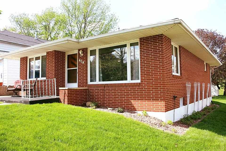 1st image of 404 Pine St