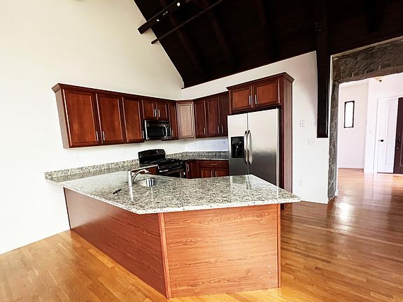 5th image of 157 Beale St APT 1