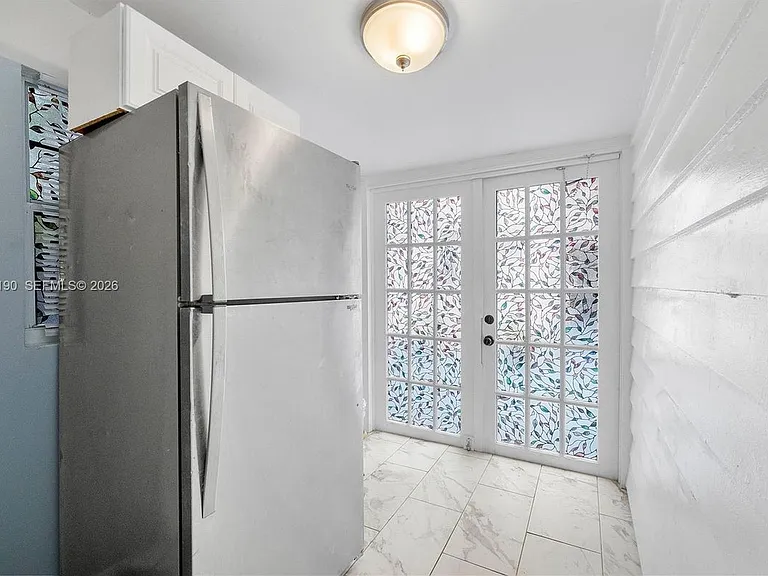 901 NE 38th St #1 — Photo 8