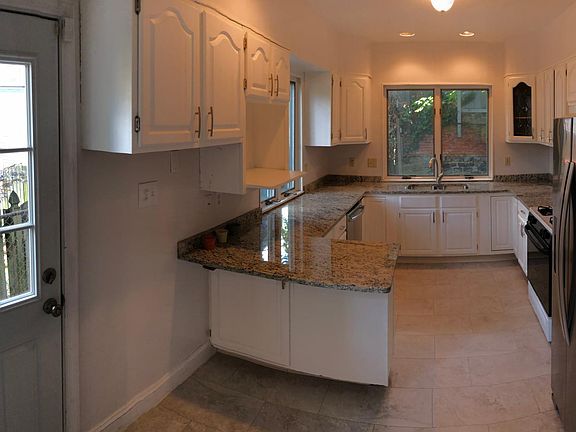 5th image of 400 W 14th St