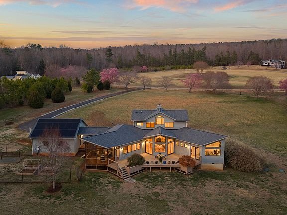 2nd image of 1009 Starfield Cir