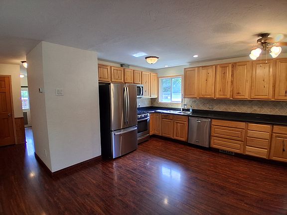 4th image of 435 Mount Ave
