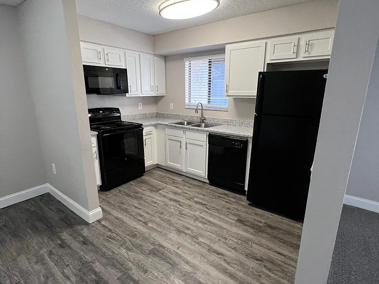 Oakbrook Village Apartments — Photo 65