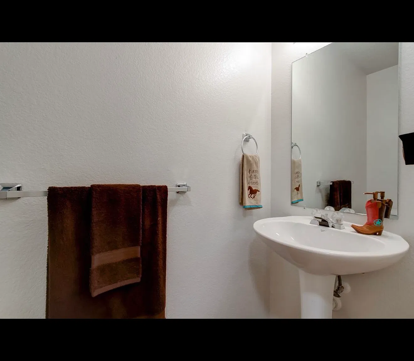4 bed, 2293 sqft, $3,250 — Photo 2