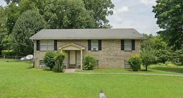 3 bed, 1.5 bath, 1008 sqft, $1,200 — Photo 1