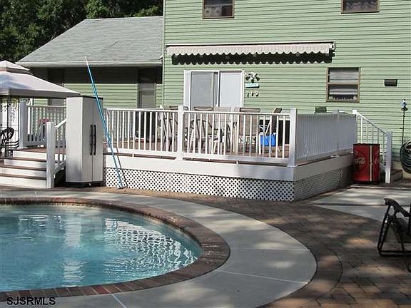 3rd image of 410 Vine Ave