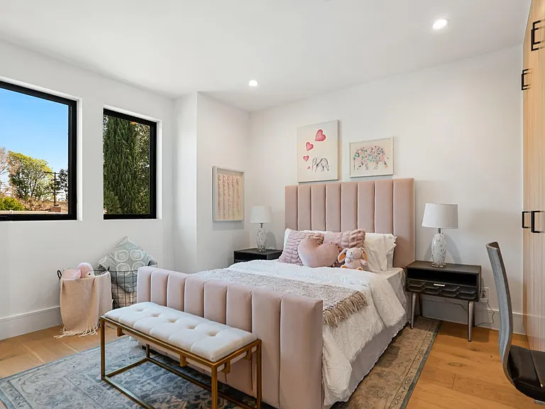 4425 Morse Ave — Photo 48