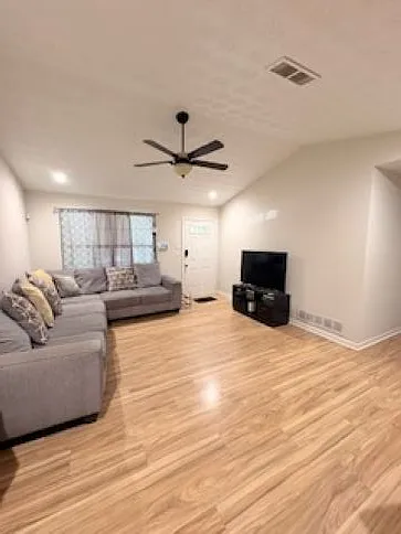 4 bed, 1460 sqft, $1,700 — Photo 1