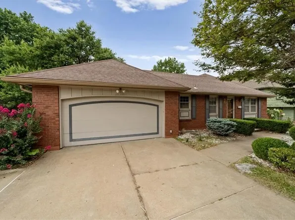 3826 S Summit Ridge Dr, Independence, MO 64055