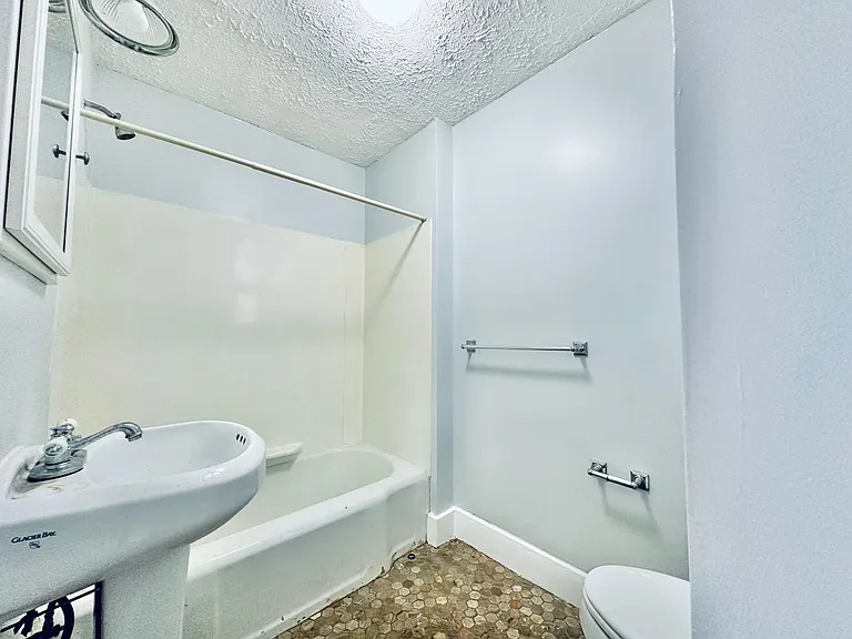 271 Crown St — Photo 5