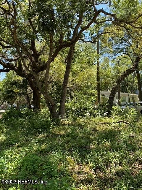 1st image of 560 LIVE OAK Street