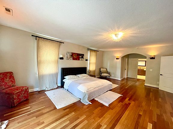 5th image of 4635 SW 47th Ave
