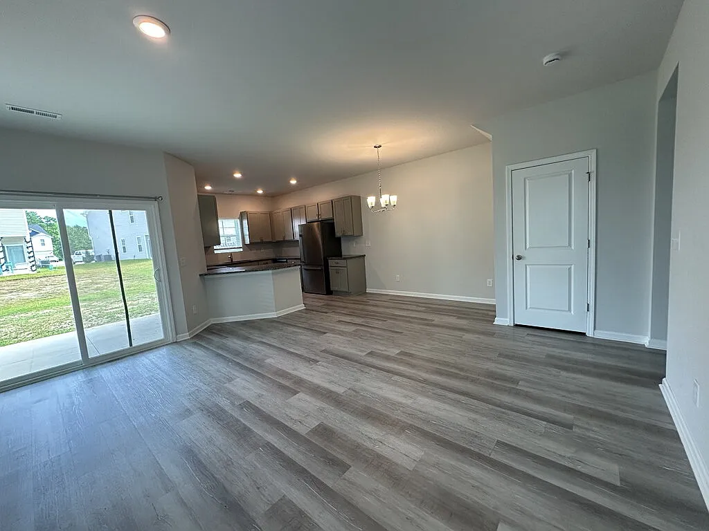 3 bed, 2.5 bath, 1622 sqft, $1,595 — Photo 2