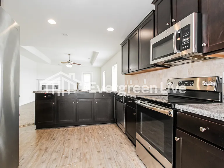 6821 Oaklawn Ln — Photo 5