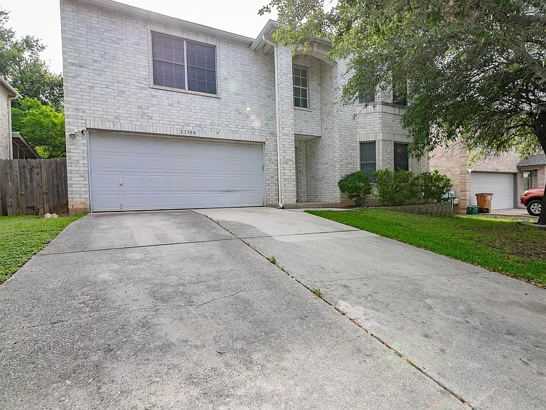 11308 Blairview Ln — Photo 3
