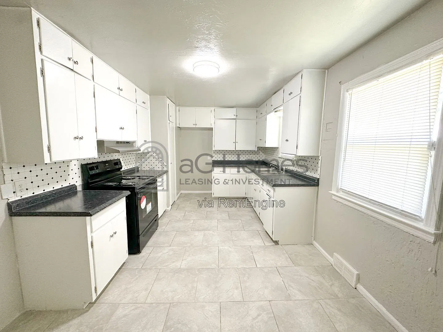 3 bed, 1.0 bath, 1350 sqft, $1,195 — Photo 4