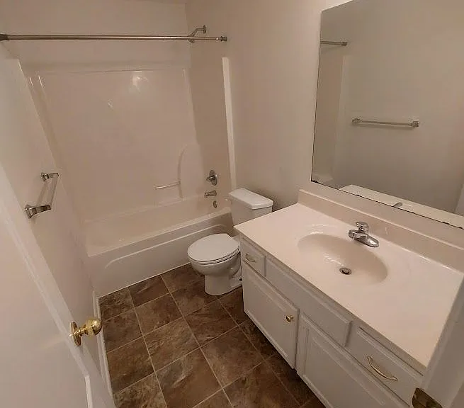 3005-3033 S Shrank Dr — Photo 8