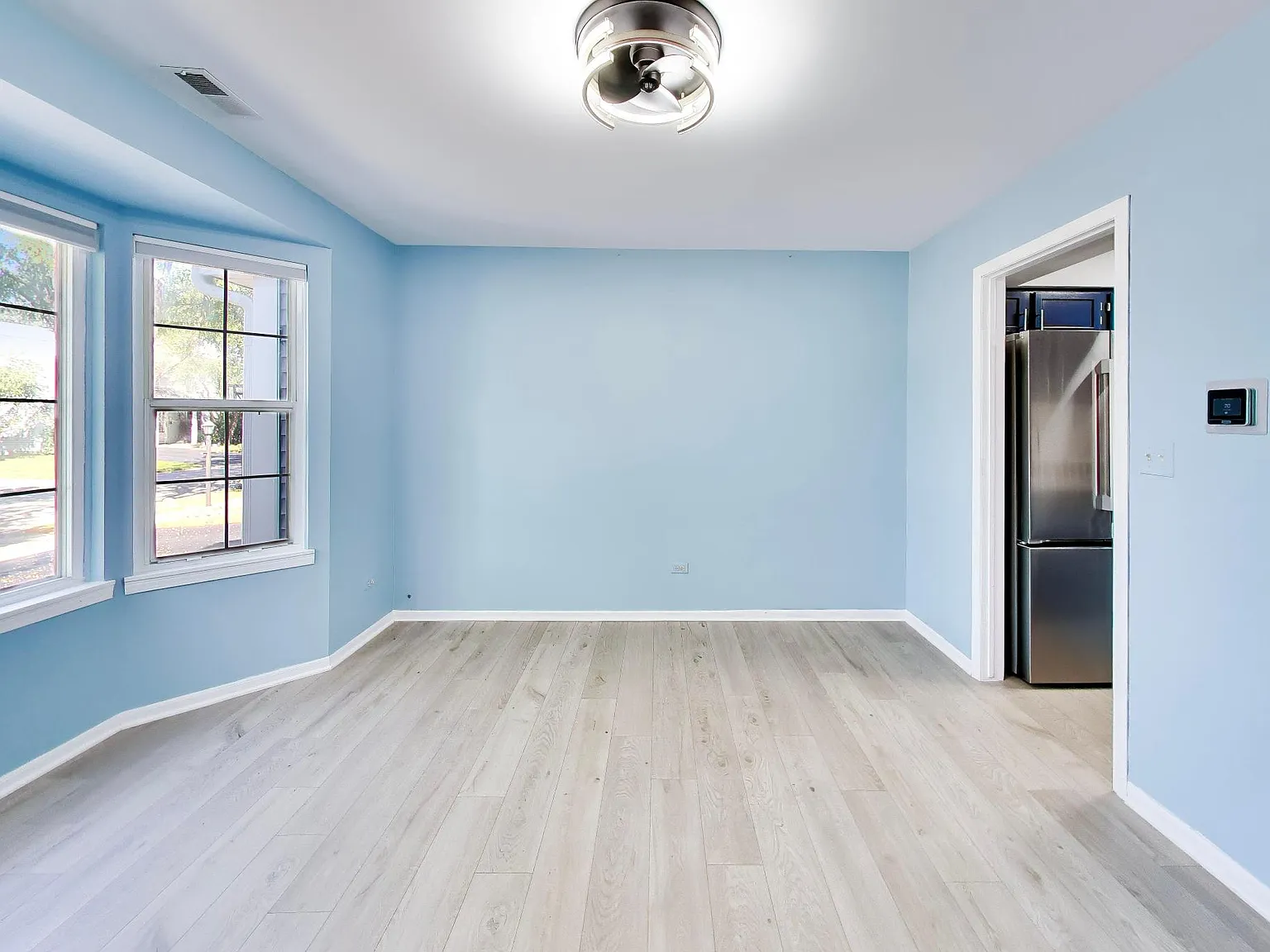 3 bed, 1.5 bath, 1297 sqft, $2,400 — Photo 4