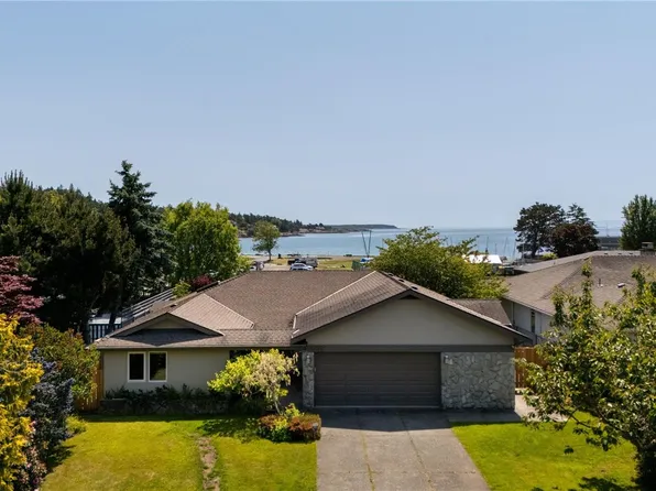 3819 Beachview Pl, Saanich, BC V8P 5N8