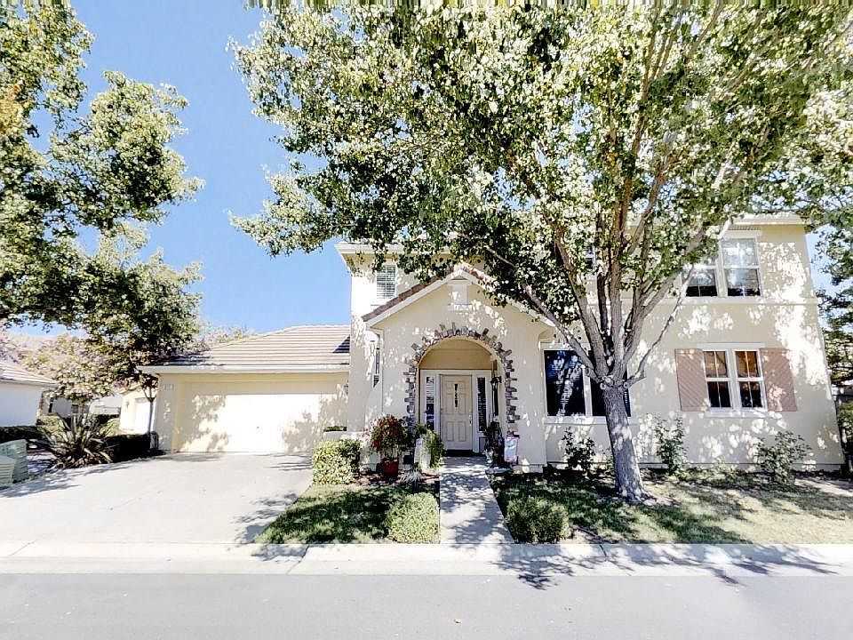 2nd image of 211 Anjou Cir