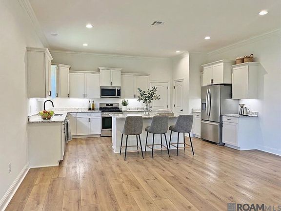 5th image of 8806 Lyndanne Dr