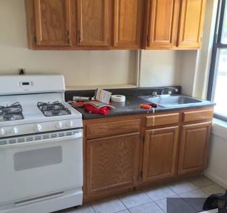 1st image of 2323 28th Ave APT 3R