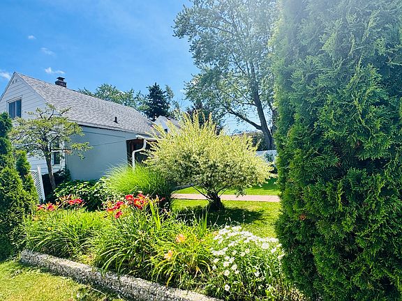 3rd image of 416 Maynard Dr