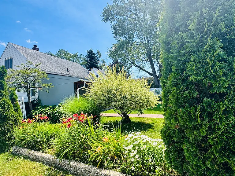 416 Maynard Dr — Photo 3