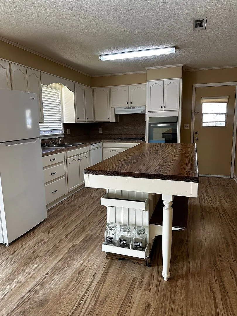204 Walnut Drive, Enterprise, AL — Photo 3
