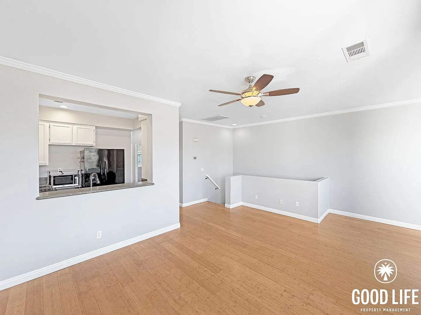 Sd: 3bd/2ba Townhome In Carlsbad W/ Balcony, Community Pool & 2-Car Garage! — Photo 2