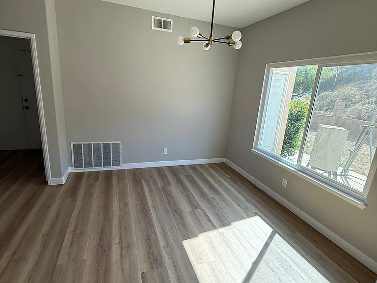 711 Canterbury Cir — Photo 32