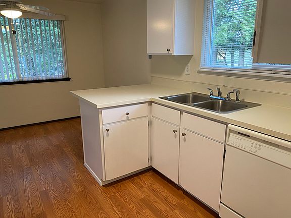 2nd image of 1406 Yonkers Dr SE #D