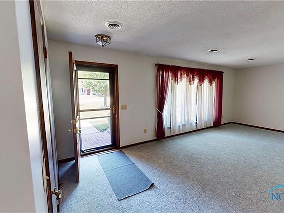 5th image of 19 Westwood Dr