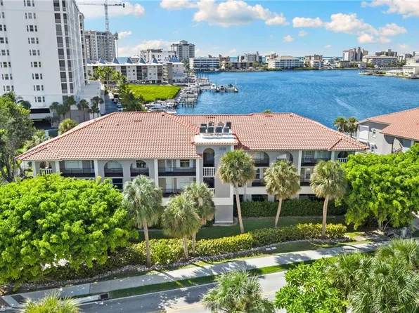 9101 Vanderbilt DR #302, NAPLES, FL 34108