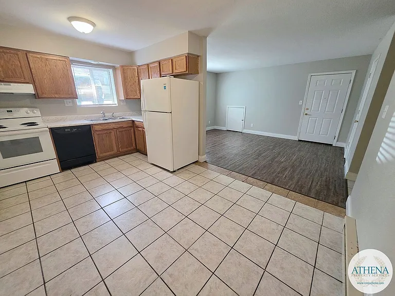 7 Village Dr — Photo 3