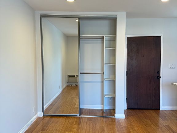 5th image of 5567 Inglewood Blvd #19