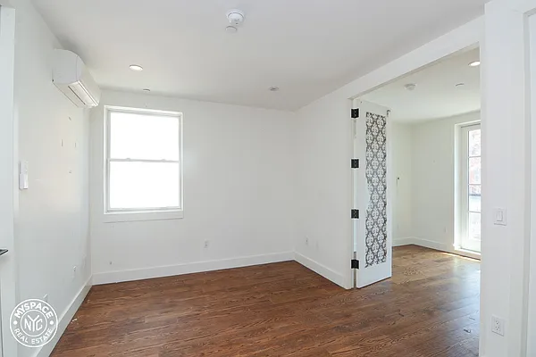 Rented by MySpaceNYC | media 28