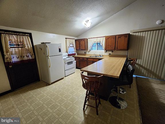 4th image of 67 Redbud Ln