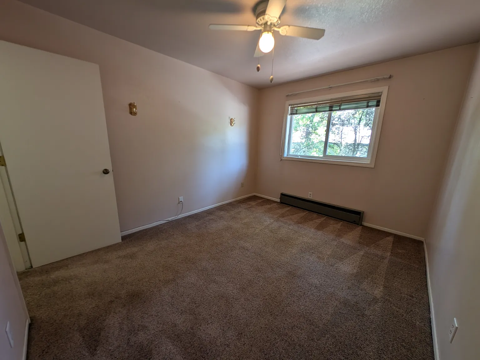 Caroline Ave, Mount Shasta — Photo 4